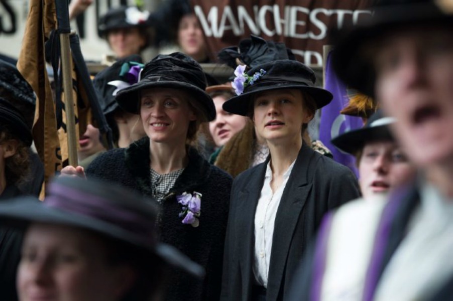 Suffragette Maud-Watts (Anne-Marie Duff) & Violet Miller (Carey Mullican)